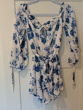 3/$30 privy White Romper with Blue Floral Print Medium